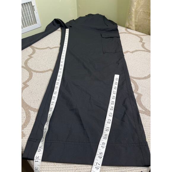 Old Navy high rise stretch tech black cargo pull on wide leg pants, size large - Picture 9 of 12